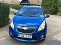 Blå Chevrolet Spark med registreringsskylten KLD 836. Ett potentiellt chevrolet spark problem kan vara att den inte startar.