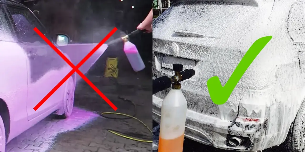 Bilden visar en jämförelse av bilvård. Till vänster en bil med lila skum och ett rött kryss, till höger en bil täckt av vitt skum med en grön bock. En foam cannon används för att applicera skummet.