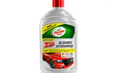 Turtle Wax bilshampo med Carnauba för extra glans. Ger en djup och fin finish på bilen.