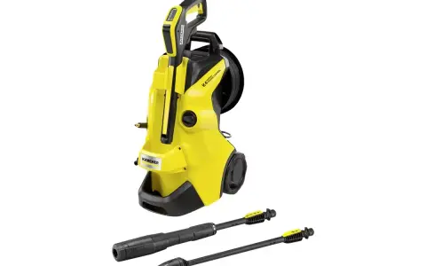 Kärcher K4 Power Control högtryckstvätt med tillbehör. Perfekt för att rengöra bilen eller uteplatsen.