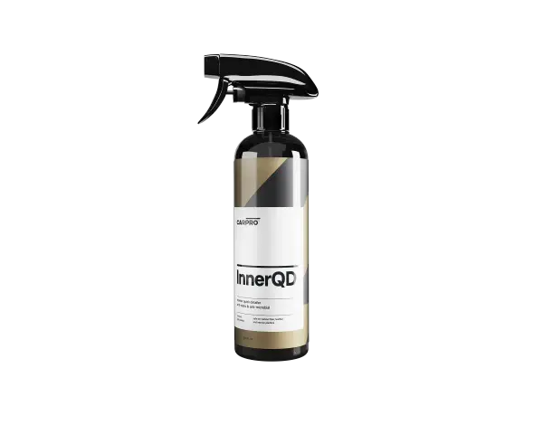 CARPRO InnerQD, en interiördetaljeringsspray med anti-statisk och antimikrobiell effekt. Perfekt för att hålla bilens interiör ren och fräsch.