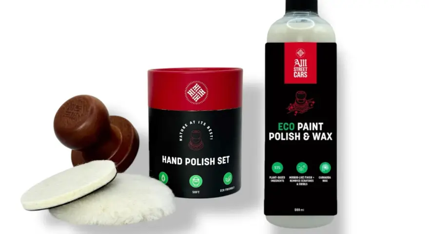 En flaska "Eco Paint Polish & Wax" med carnaubavax och ett handpoleringsset. Perfekt för att ge bilen en spegelblank finish.