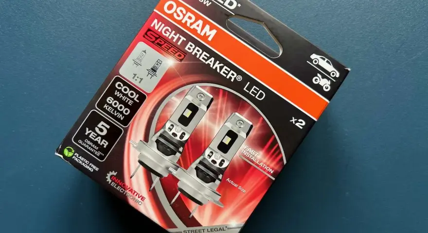 OSRAM Night Breaker LED H7-lampor för bil och MC. Ger 6000K kallvitt ljus och 5 års garanti. Snabb installation.