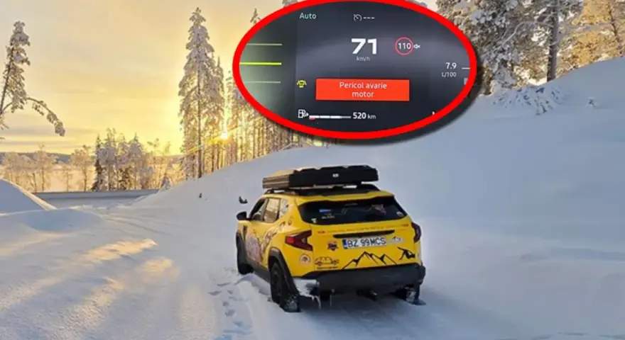 Gul Dacia Sandero med takbox i snölandskap. Varningslampan "Pericol avarie motor" lyser, ett tydligt Dacia Sandero problem.