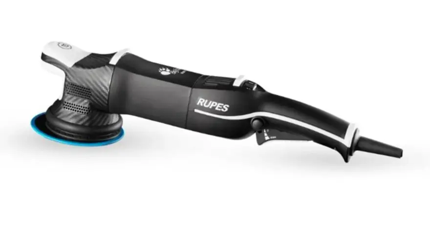 En polermaskin, Rupes LHR15 Mark III, med en blå polertallrik och ett ergonomiskt handtag.