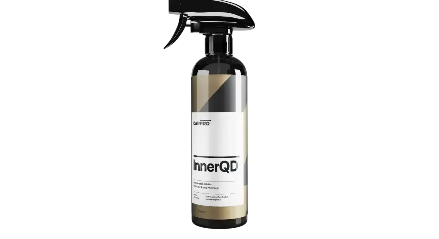 CARPRO InnerQD, en interiördetaljeringsspray med anti-statisk och antimikrobiell effekt. Perfekt för att hålla bilens interiör ren och fräsch.