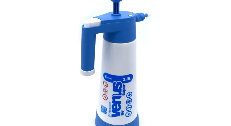 En blå och vit tryckspruta, Kwazar Venus Super 2.0L, redo för rengöring.